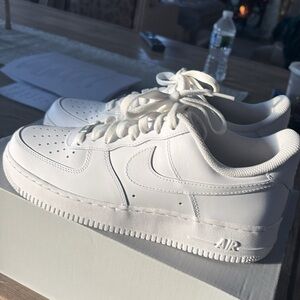 Nike Air Force 1 – Women’s Size 10
Triple White
